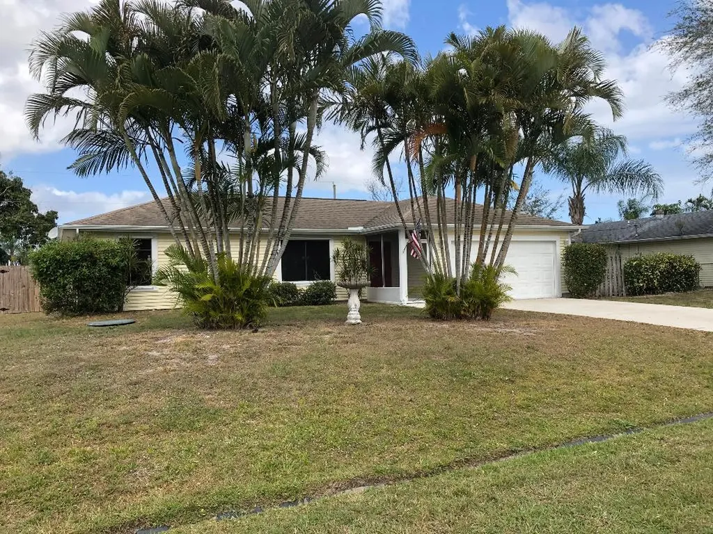 421 SE Evans Avenue Port St Lucie FL 34984