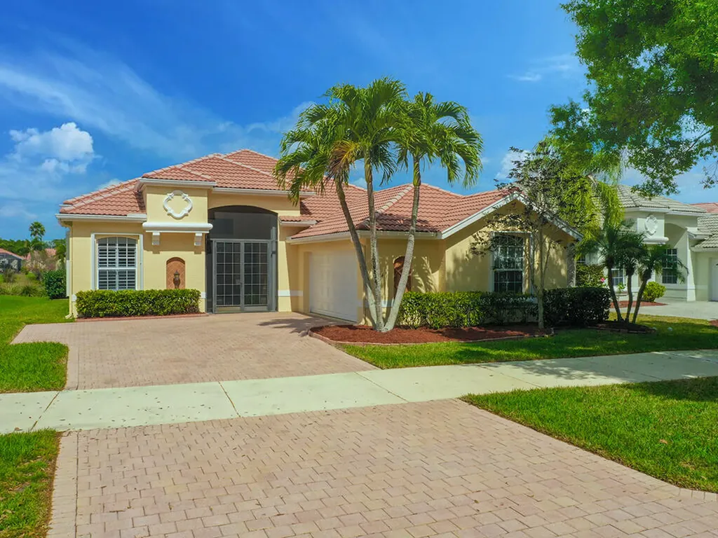 684 SW Lake Charles Circle Port St Lucie FL 34986
