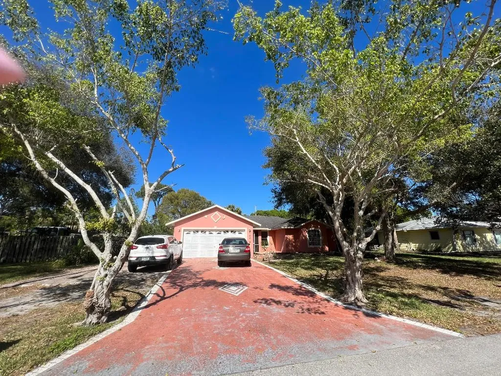 1006 Jamaica Avenue Fort Pierce FL 34982