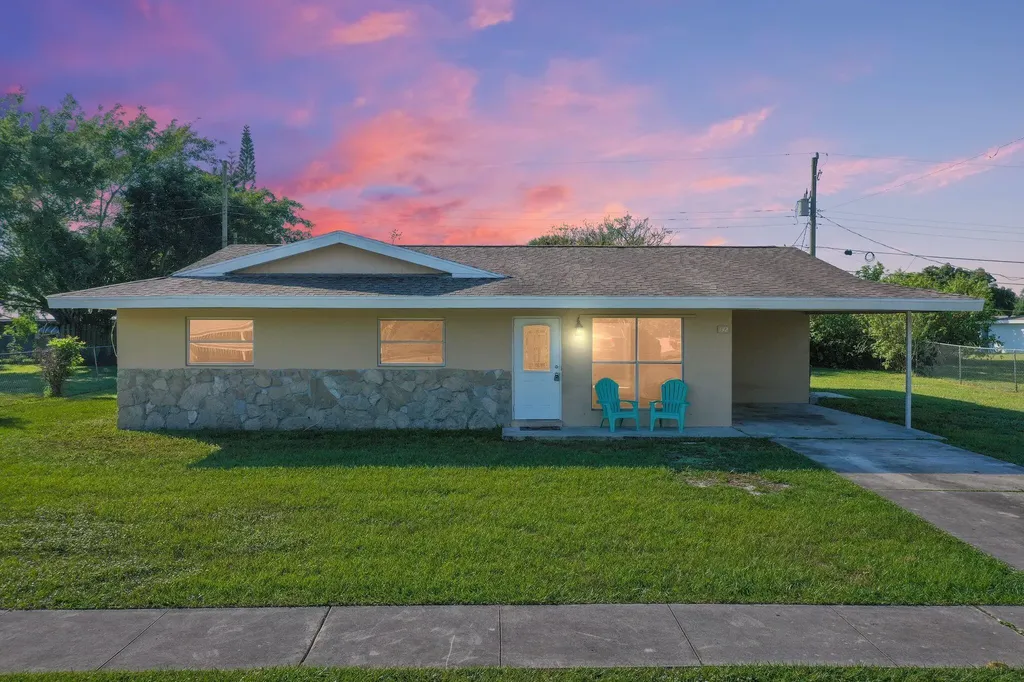 142 SE Soneto Court Port St Lucie FL 34983