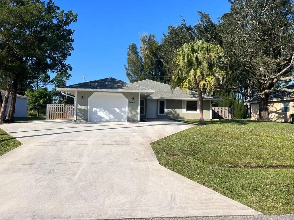 1045 SW Bay State Road Port St Lucie FL 34953