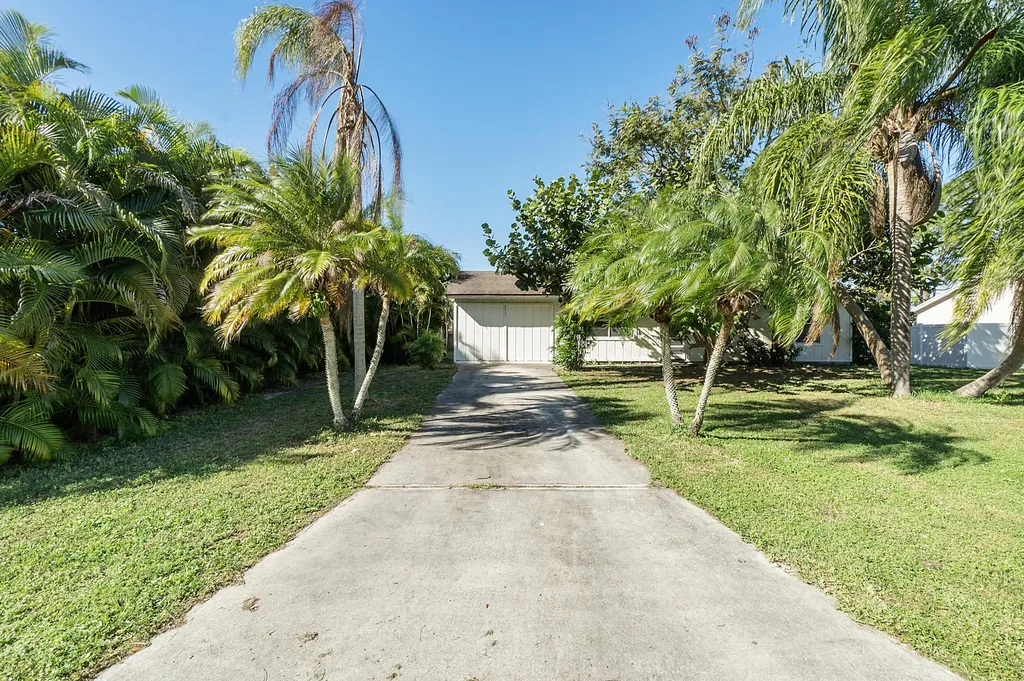 873 SW Andrew Road Port St Lucie FL 34953