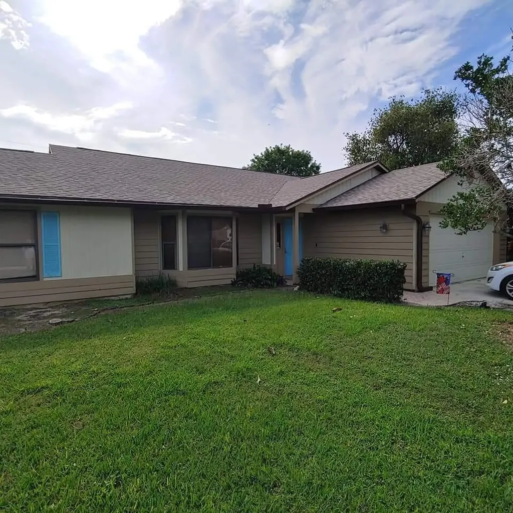 582 SE Tanner Avenue Port St Lucie FL 34984