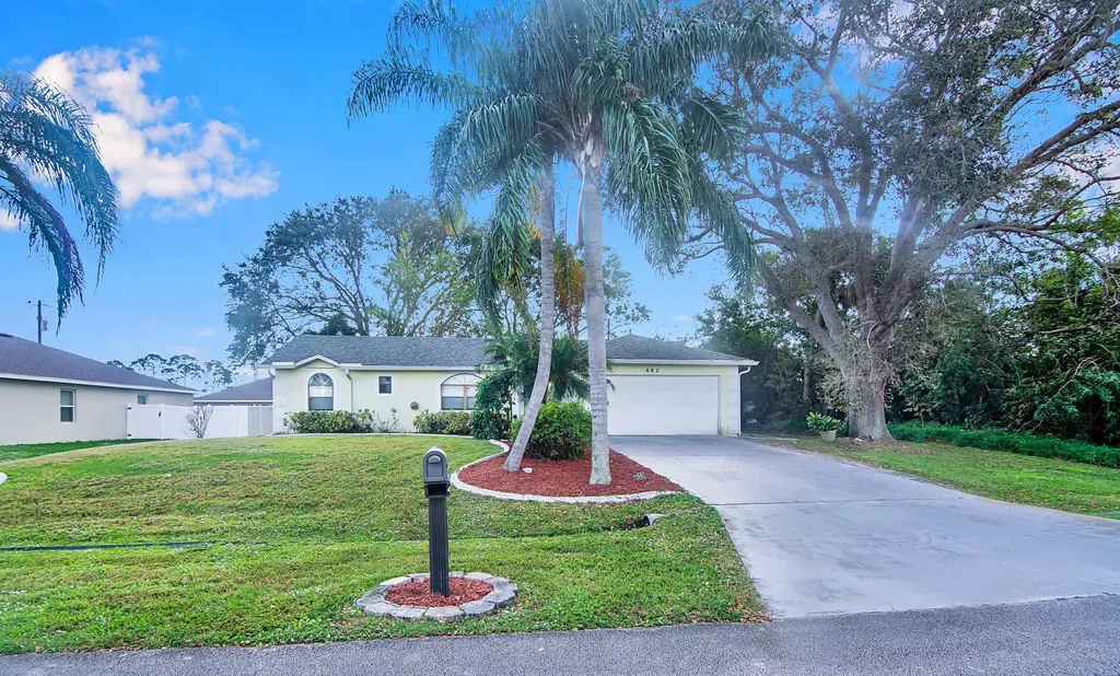 682 SW Jaslo Avenue Port St Lucie FL 34953