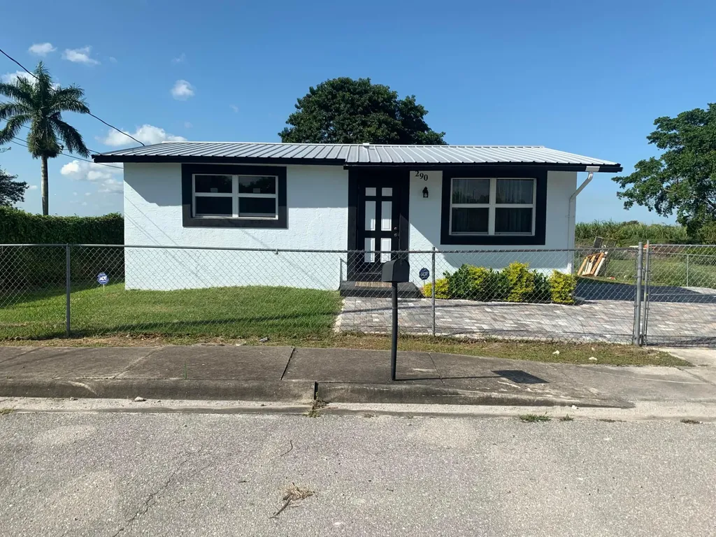 290 SW 12th Avenue South Bay FL 33493