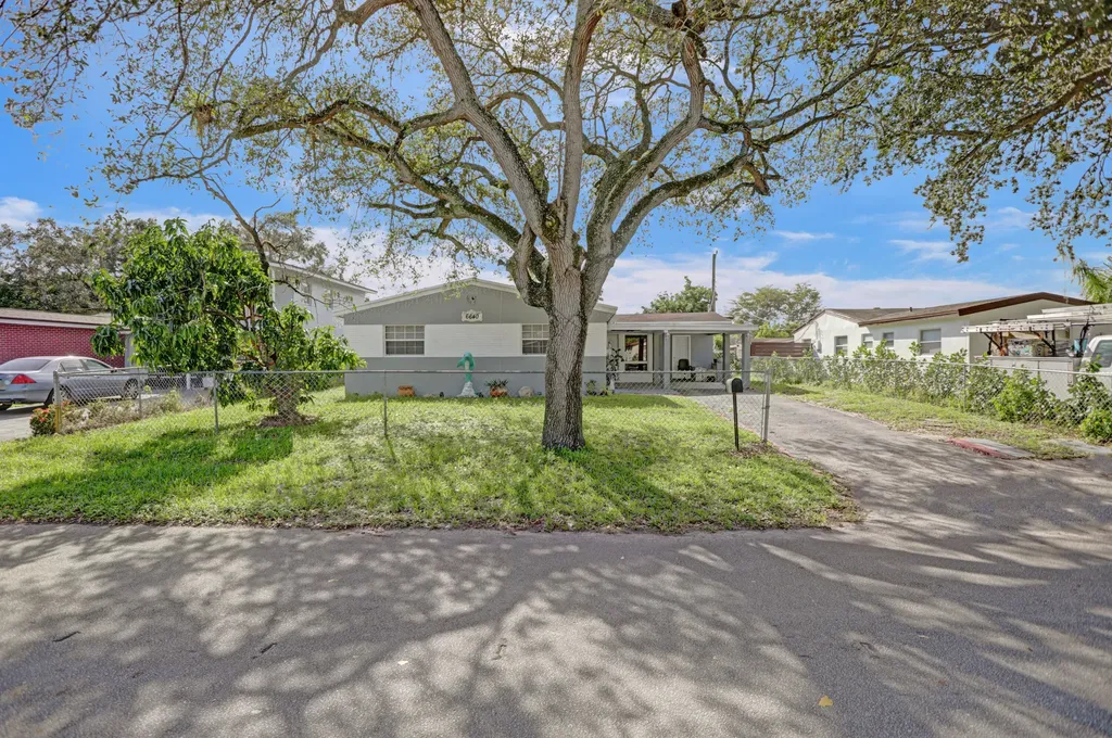 6640 Charleston Street Hollywood FL 33024