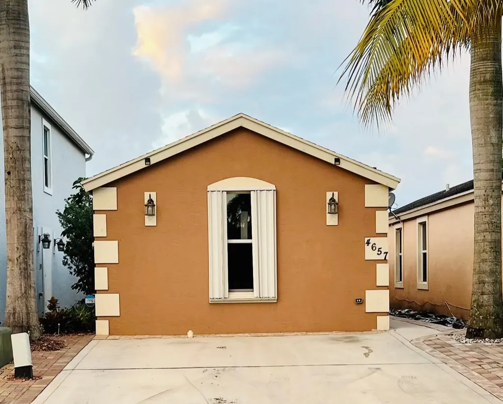 4657 Clemens Street Lake Worth FL 33463