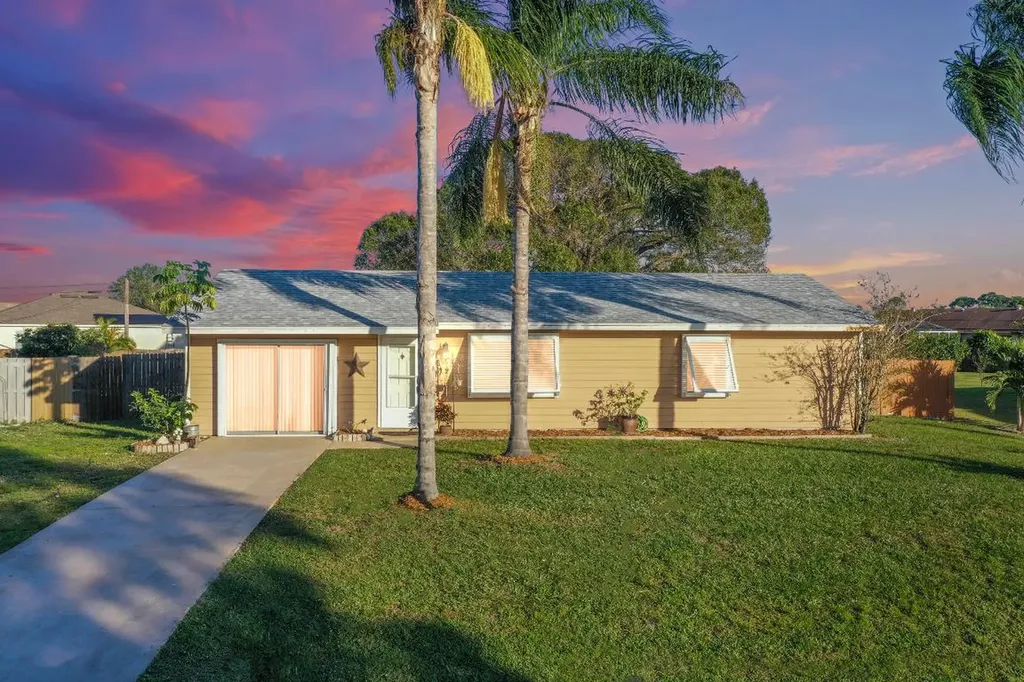 2061 SW Grape Court Port St Lucie FL 34953