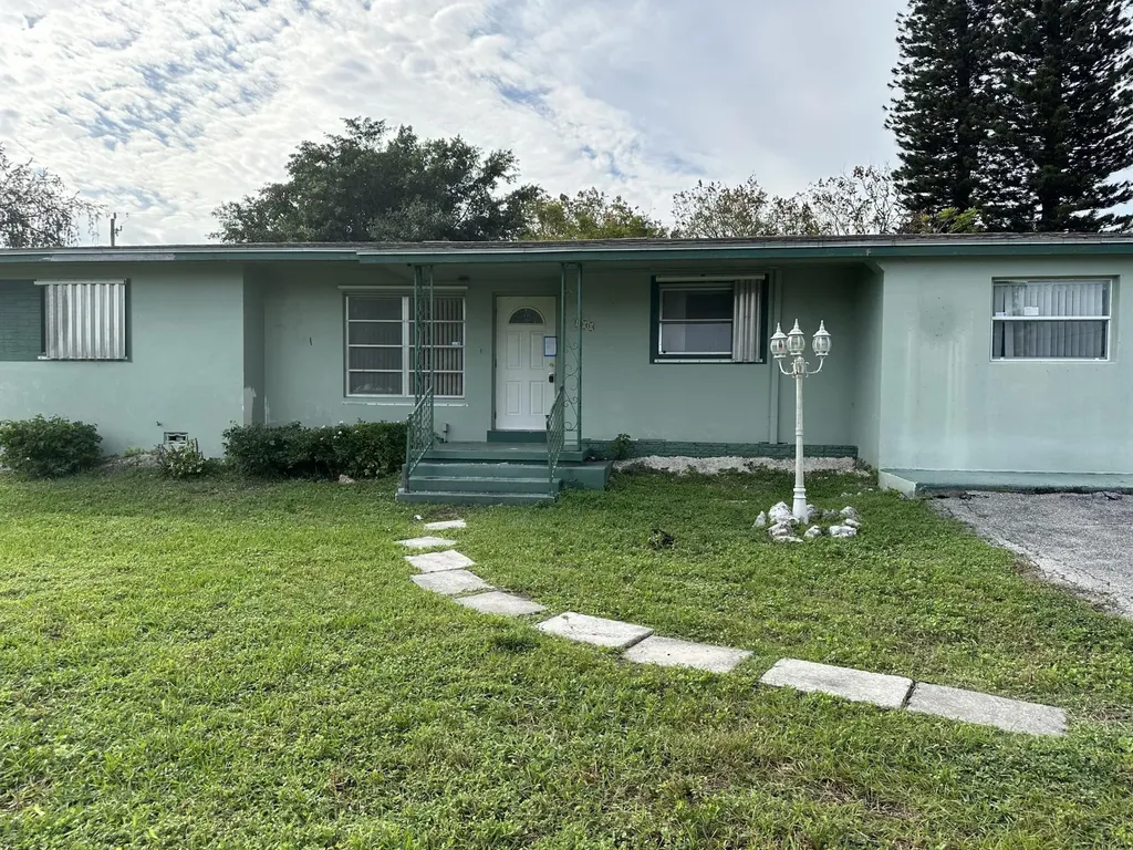 100 SE 5th Street N Belle Glade FL 33430
