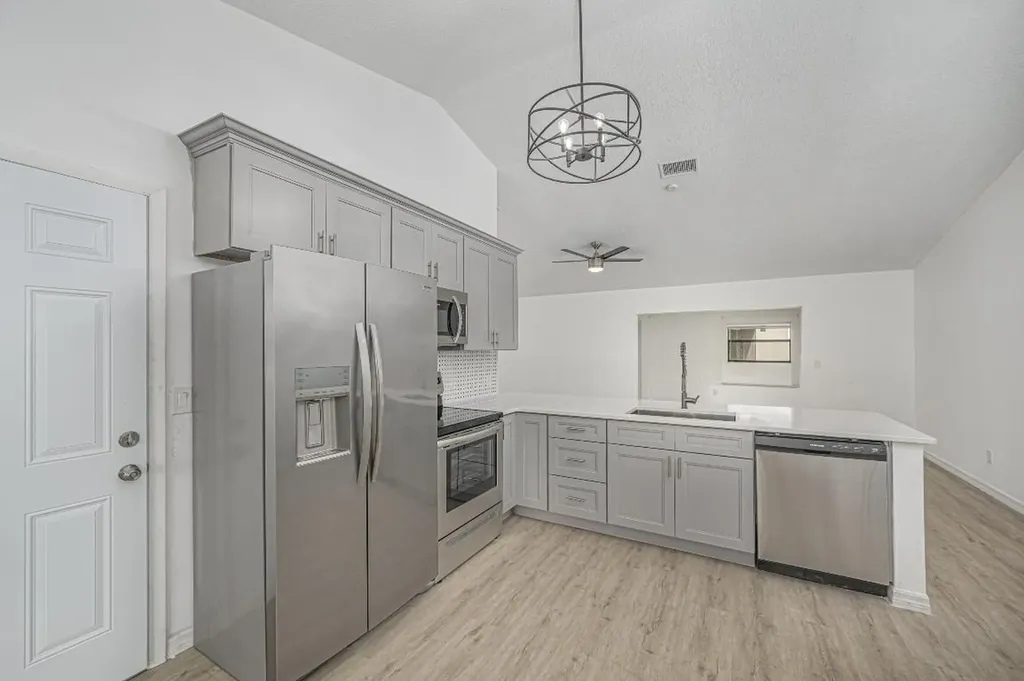 2095 SE Camden Street Port St Lucie FL 34952