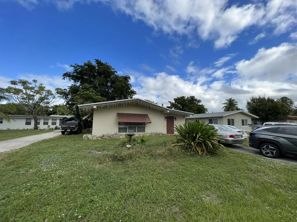 221 NW 40th Court Oakland Park FL 33309