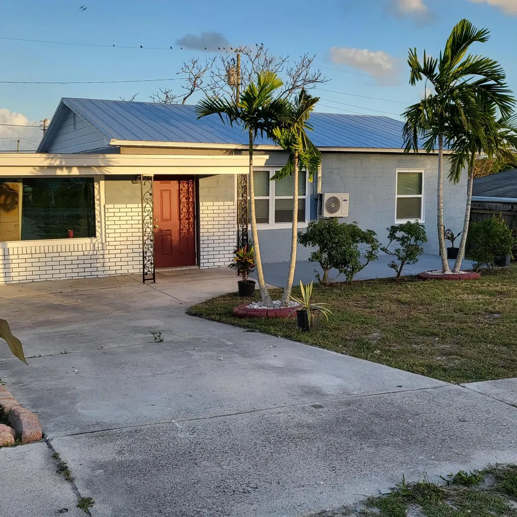 2114 1st Court SE Vero Beach FL 32962