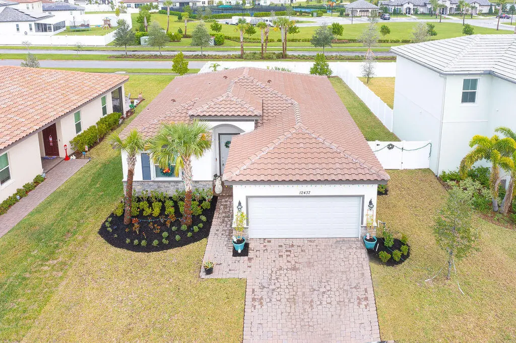12437 NW Lynch Lane Port St Lucie FL 34987