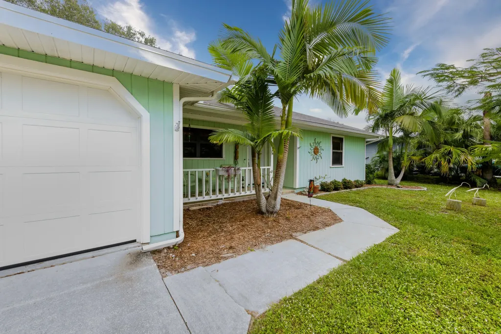 6346 6th Street Vero Beach FL 32968