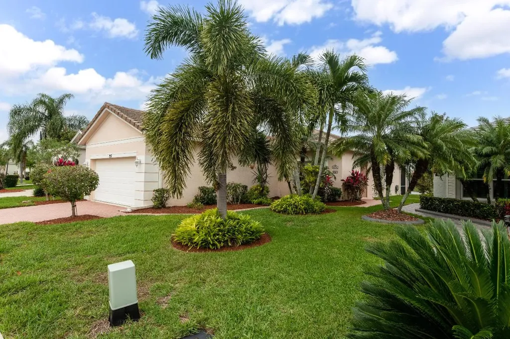 857 SW Rocky Bayou Terrace Port St Lucie FL 34986