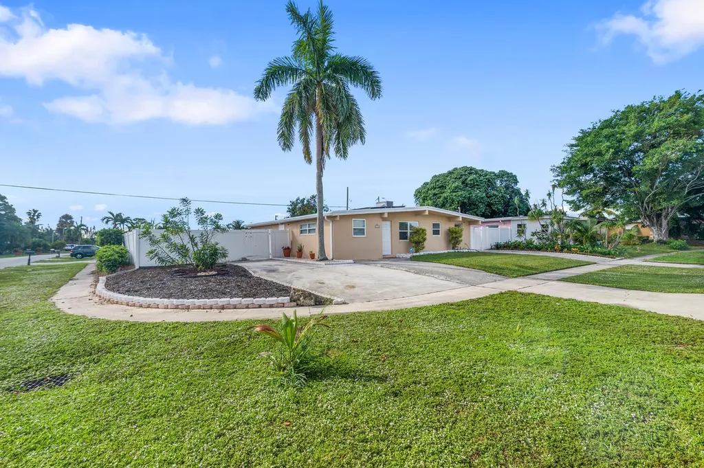 1707 Osborne Circle Lake Worth FL 33461