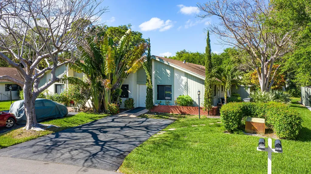 4215 Palm Forest Drive S Delray Beach FL 33445
