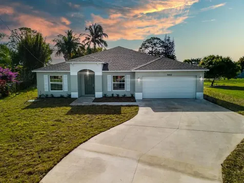 2452 SE Bordeaux Court Port St Lucie FL 34952