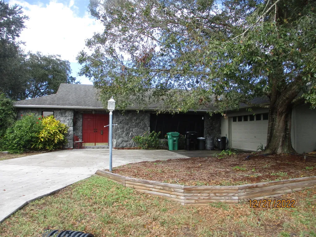 121 NE Twylite Terrace Port St Lucie FL 34983