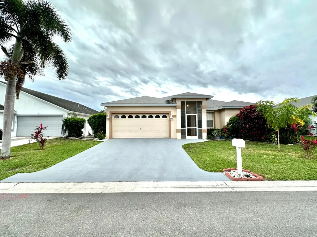 1219 Baycourt Isle Greenacres FL 33413