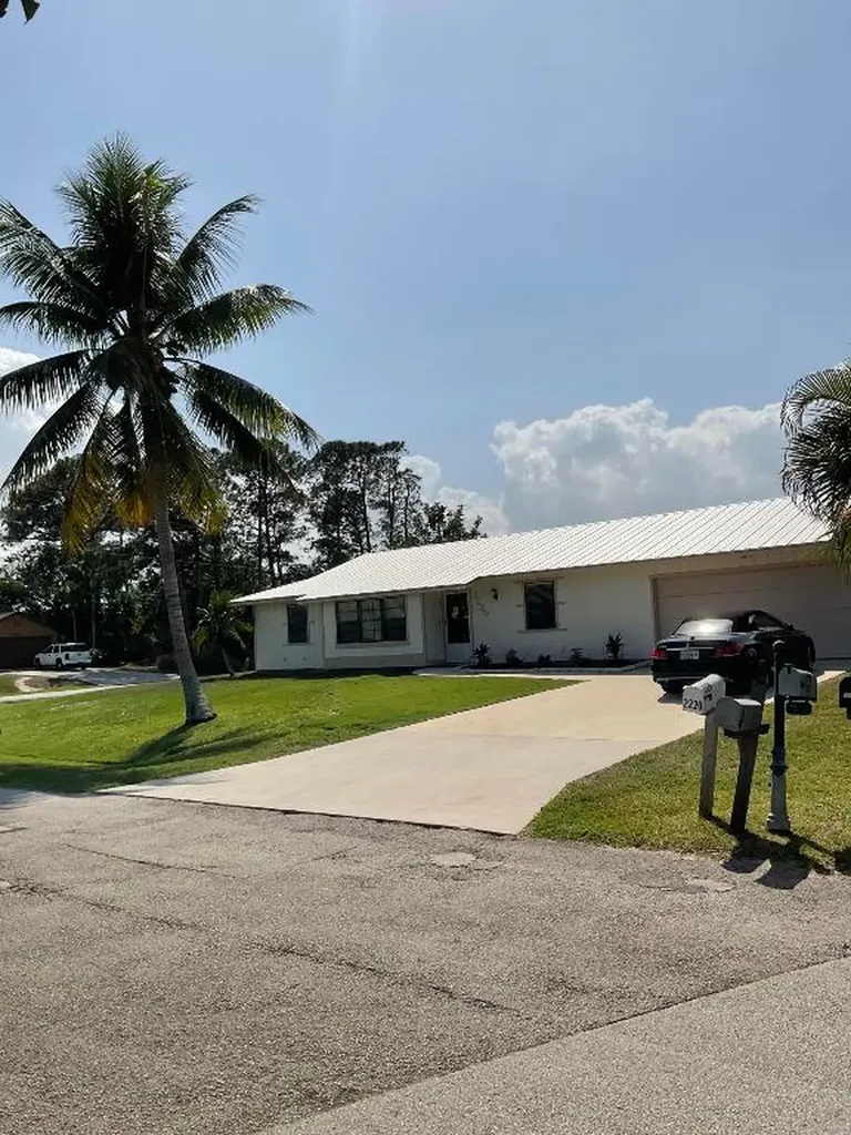 2220 SW Susset Lane Port St Lucie FL 34953