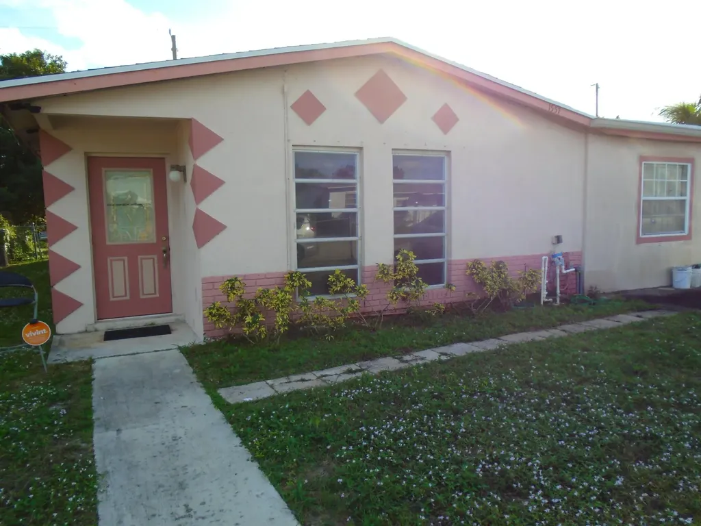 1557 W 36th Street Riviera Beach FL 33404