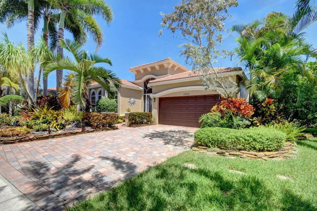 1926 Via Castello Wellington FL 33411