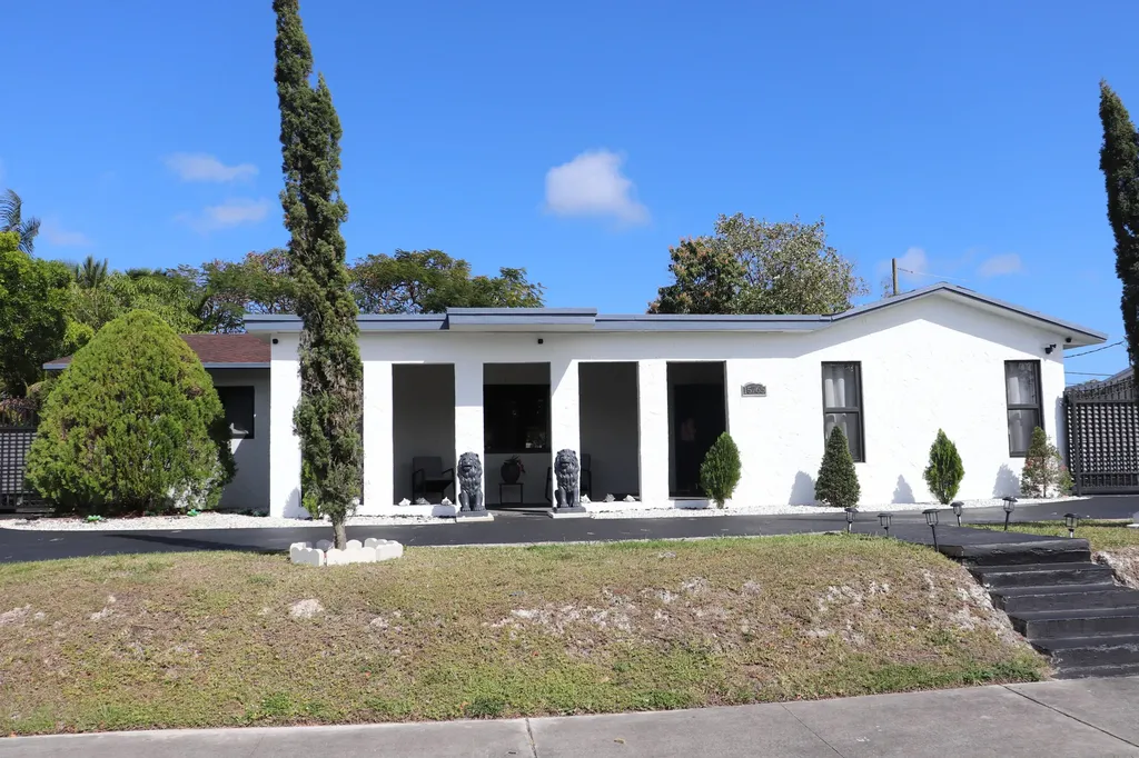 15765 SW 102nd Place Miami FL 33157