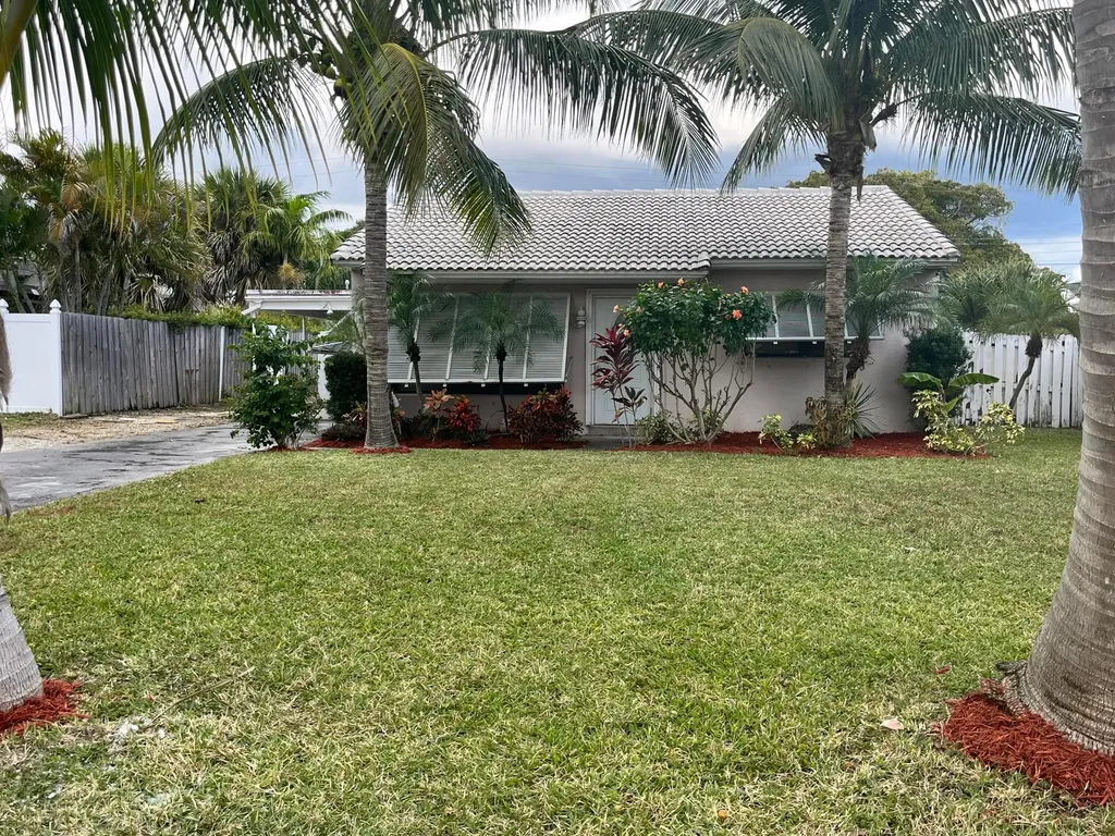 207 SE 24th Avenue Boynton Beach FL 33435