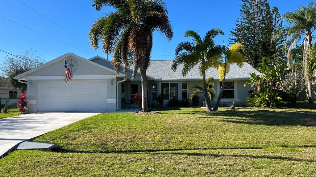 1911 SE Gaskins Circle Port St Lucie FL 34952