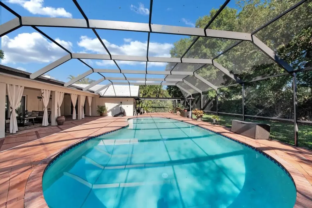 2800 Banyan Boulevard Circle NW Boca Raton FL 33431