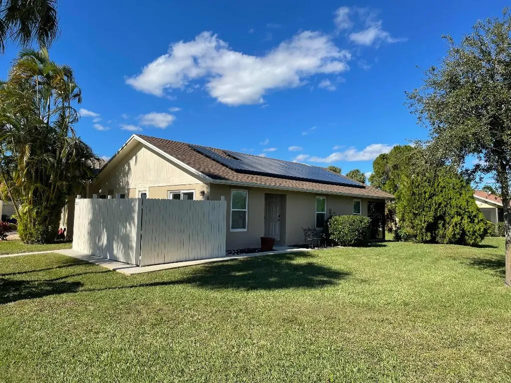 223 SE 1st Circle Boynton Beach FL 33435