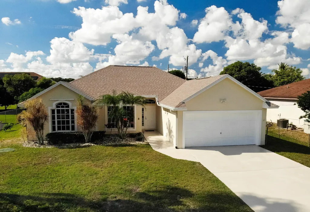 3273 SE West Snow Road Port St Lucie FL 34984