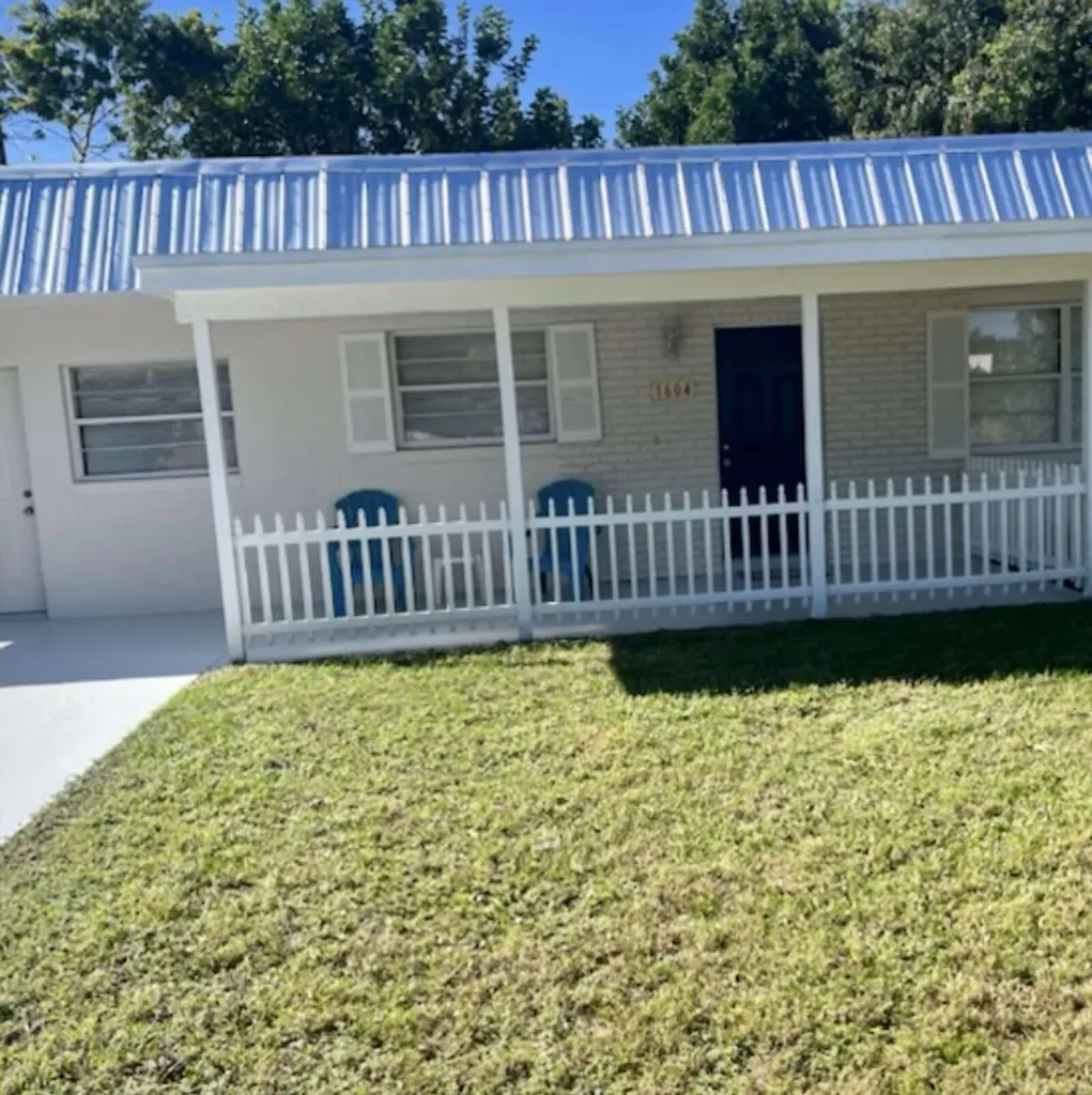 1604 SE Apache Avenue Stuart FL 34994
