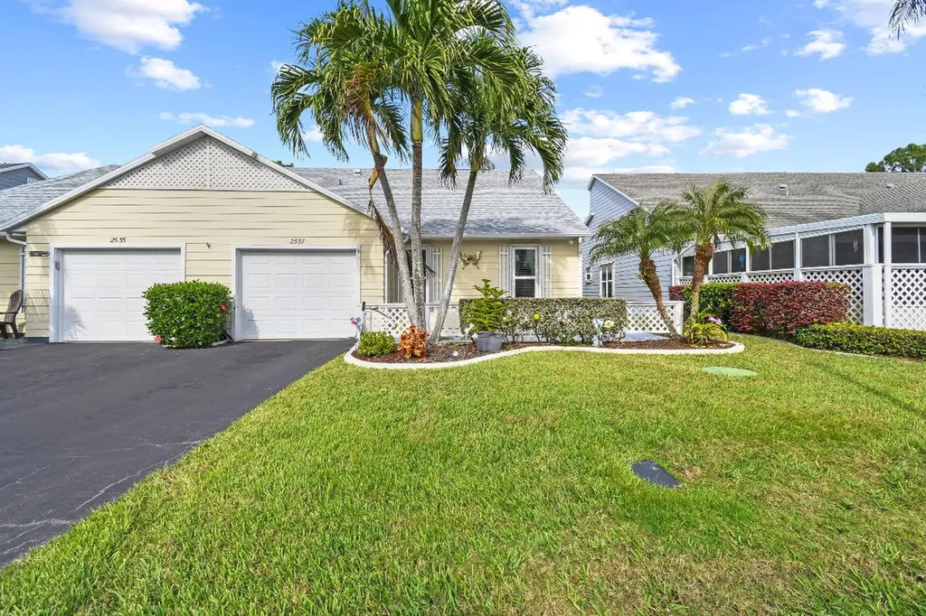 2537 SE Tropical East Circle Port St Lucie FL 34952