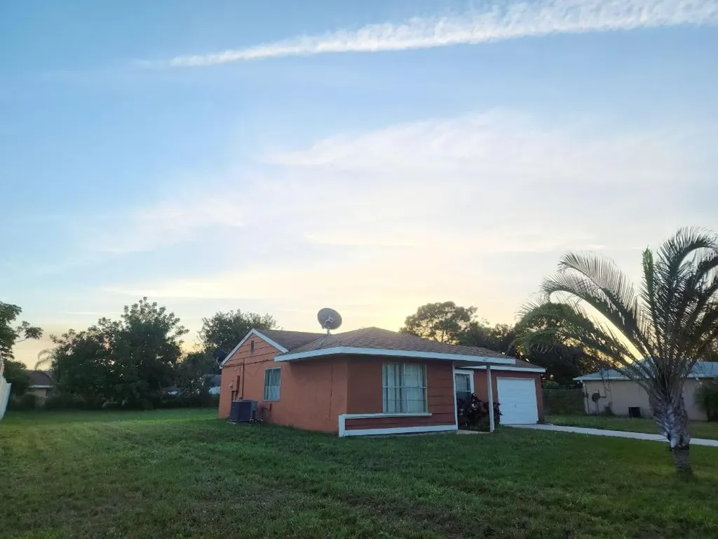442 SW Belmont Circle Port St Lucie FL 34953