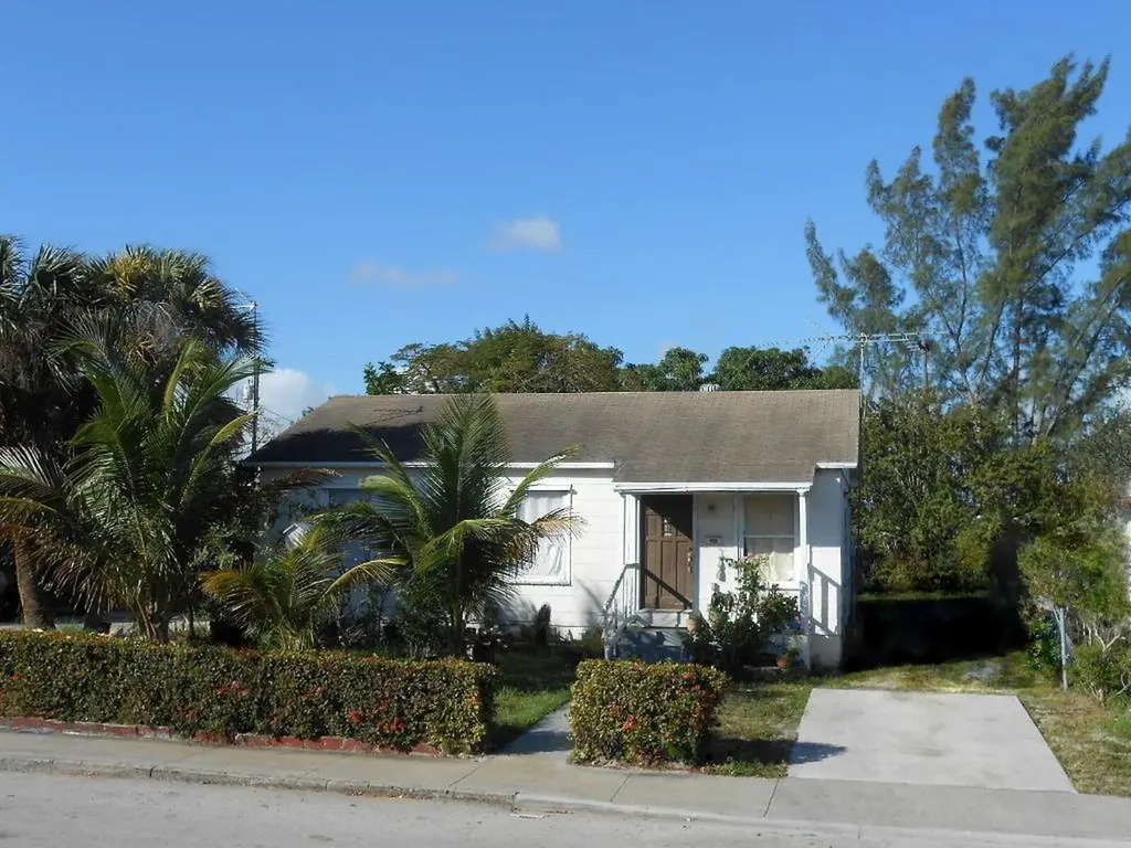 925 N F Street Lake Worth Beach FL 33460