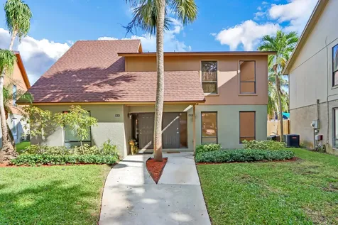 915 Sandtree Drive Palm Beach Gardens FL 33403