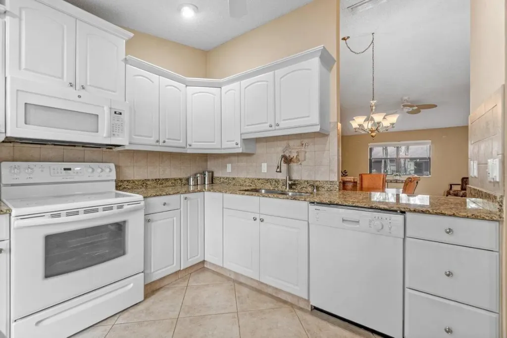 452 Knollwood Court Royal Palm Beach FL 33411