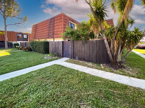 2104 White Pine Circle Greenacres FL 33415