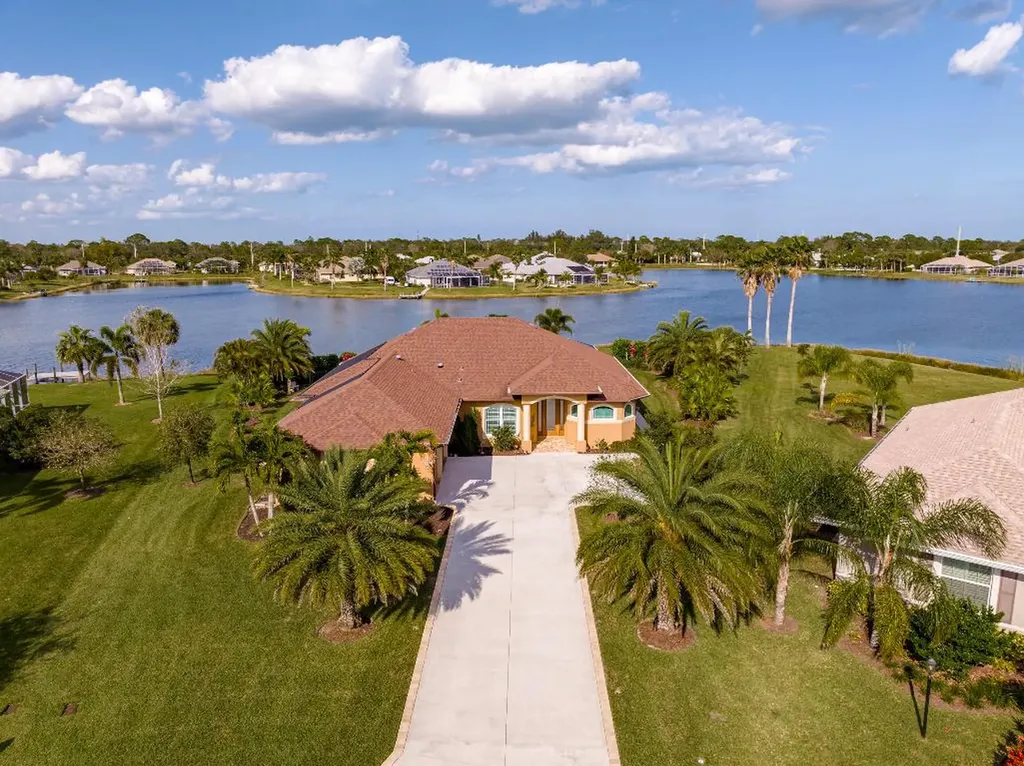 633 Yearling Trail Sebastian FL 32958