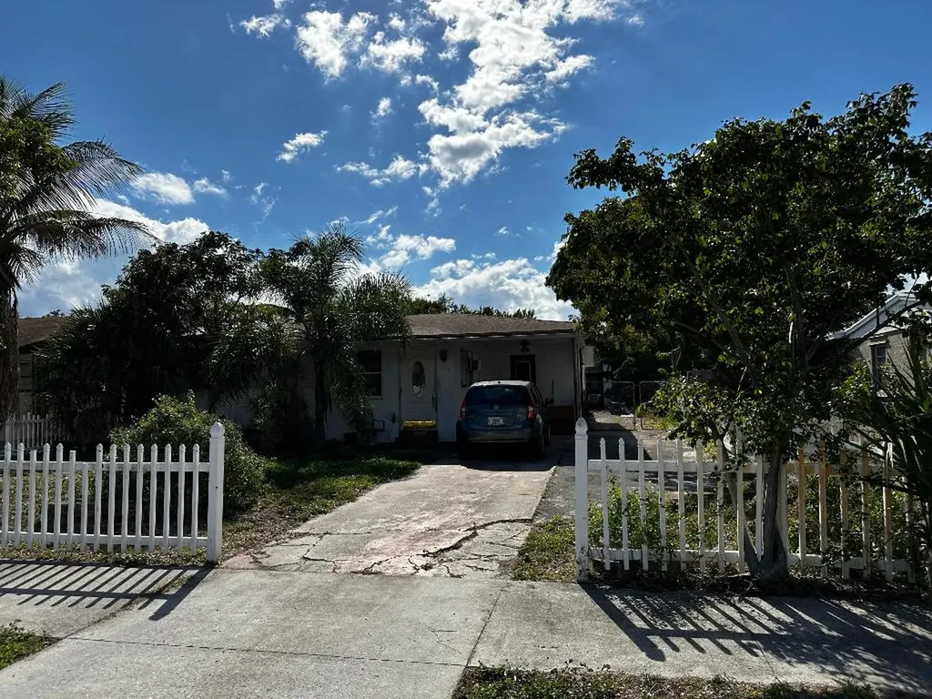 1239 18th Avenue N Lake Worth Beach FL 33460