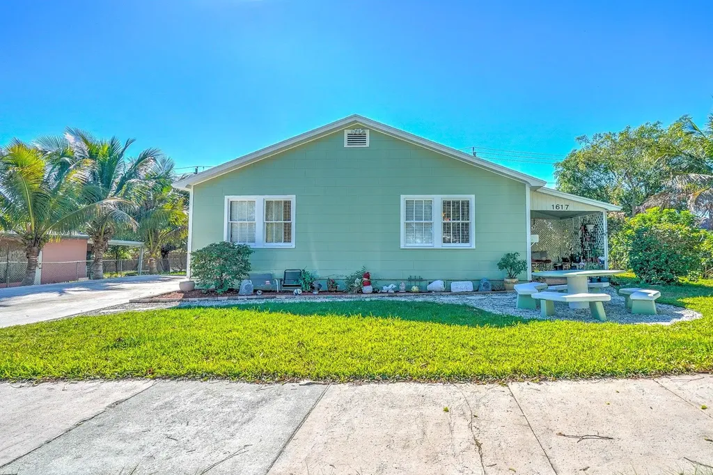 1617 Crestwood Boulevard Lake Worth Beach FL 33460