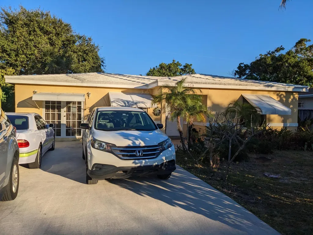 820 S Lake Drive Lantana FL 33462