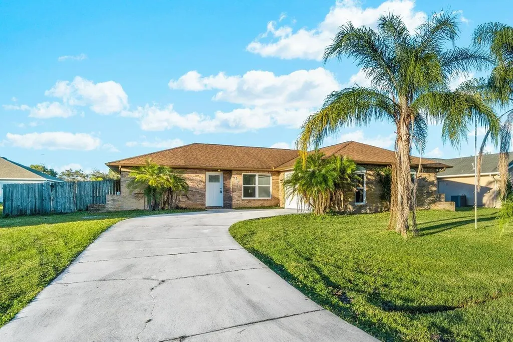 371 SW Butler Avenue Port St Lucie FL 34983