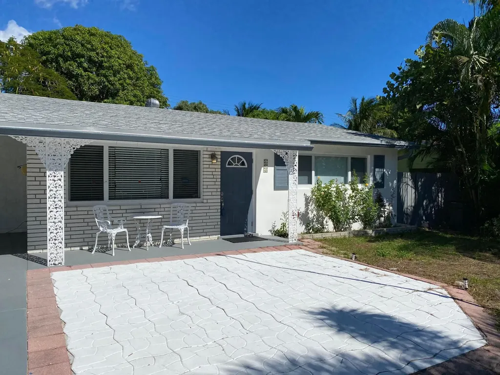 453 SW 3rd Avenue Boynton Beach FL 33435
