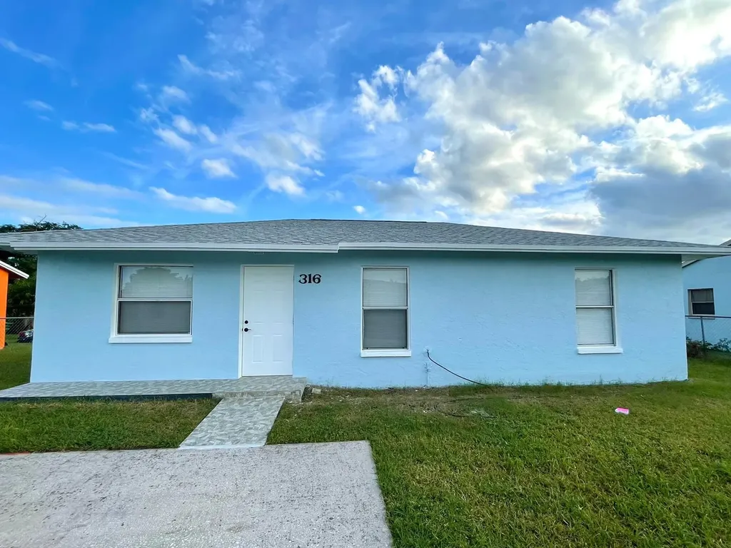 316 W 5th Terrace Pahokee FL 33476