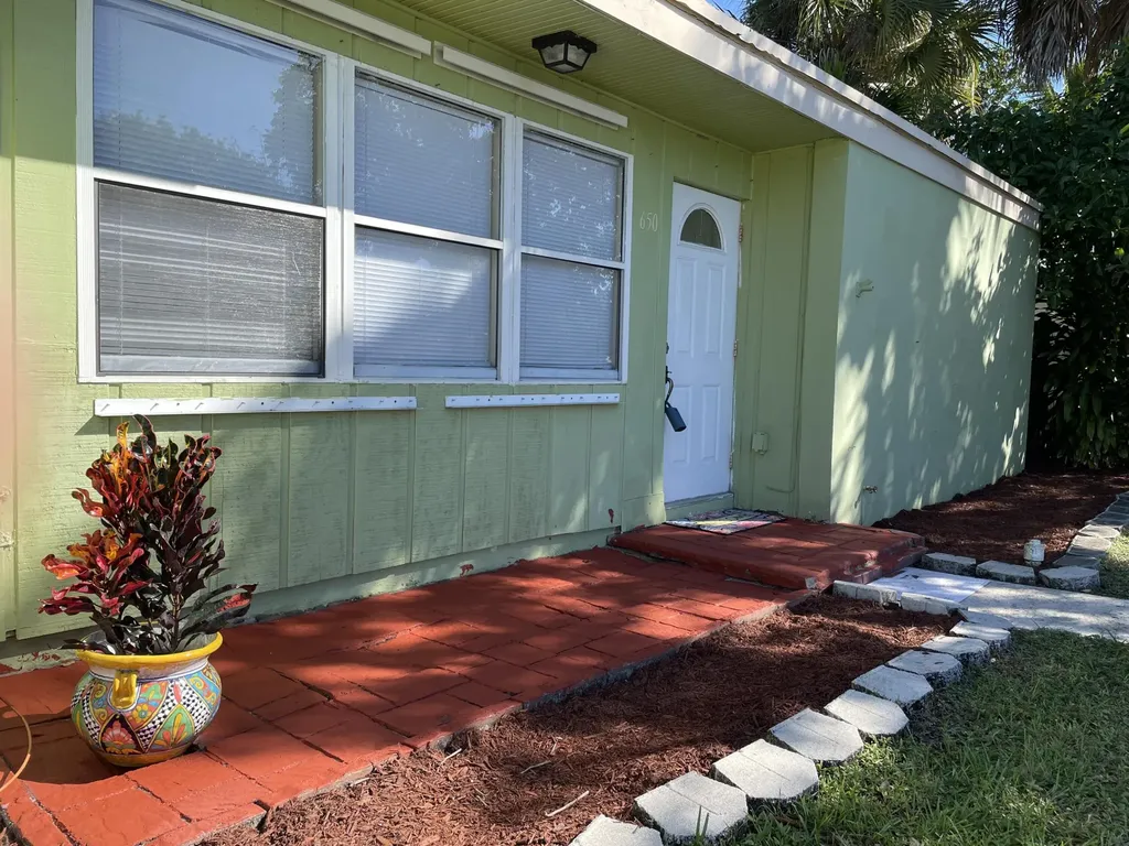 650 Hibiscus Drive Royal Palm Beach FL 33411