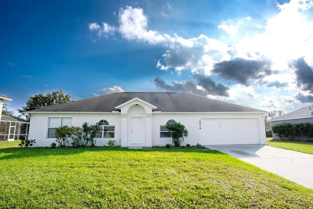 1514 SW Hackensack Avenue Port St Lucie FL 34953