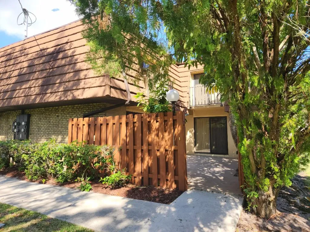 1458 N Lawnwood Circle Fort Pierce FL 34950